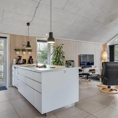 Lilie - 270m From The Sea By Interhome * Hals
