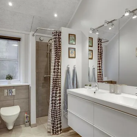 Lilie - 270m From The Sea By Interhome * Hals
